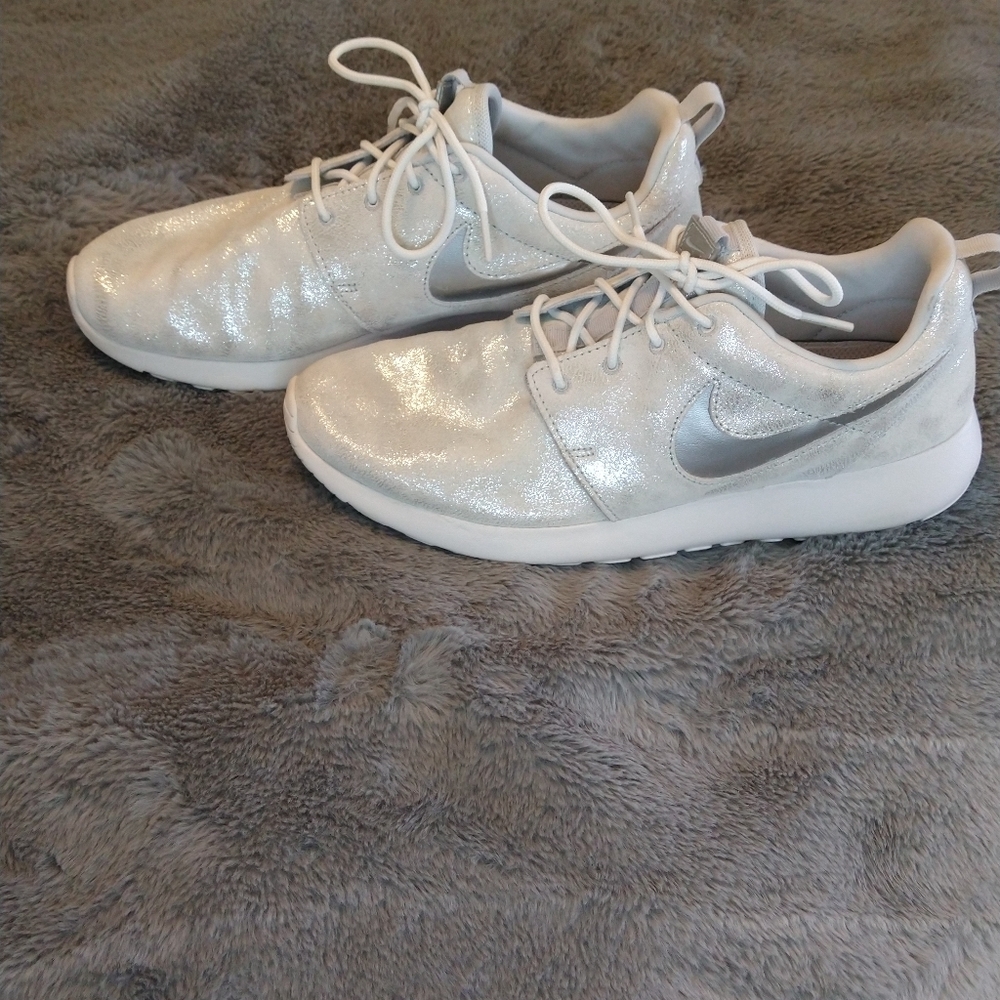 EUC (pretty much like new) silver metallic suede like Nikes 🤍